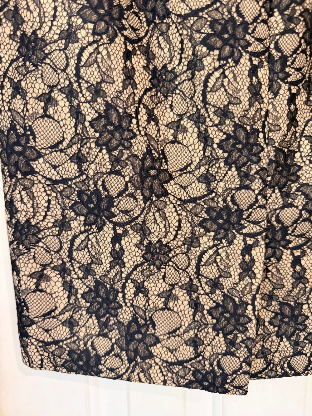 Talbots Black Lace Overlay Pencil Skirt - Nude Base, Fully Lined, Back Zip, Sz 4 - Picture 11 of 16